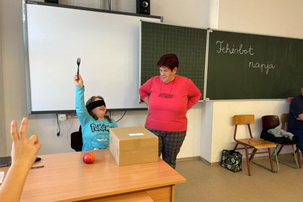 feherbot41F8A6C76-586A-F6D6-2D36-B01DE9BEF942.jpg